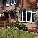 2 Double Bedroom Flat With Large Garden