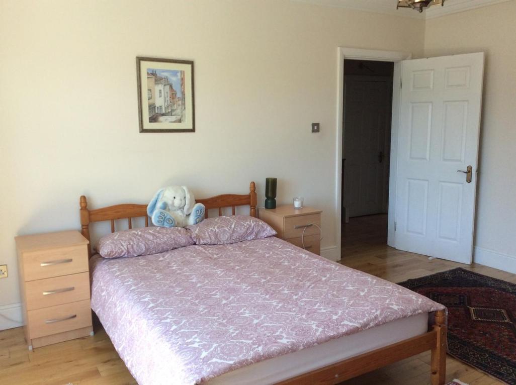 2 Double Bedroom Flat With Large Garden *