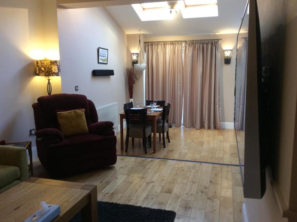 Apartment 2 Double Bedroom Flat With Large Garden